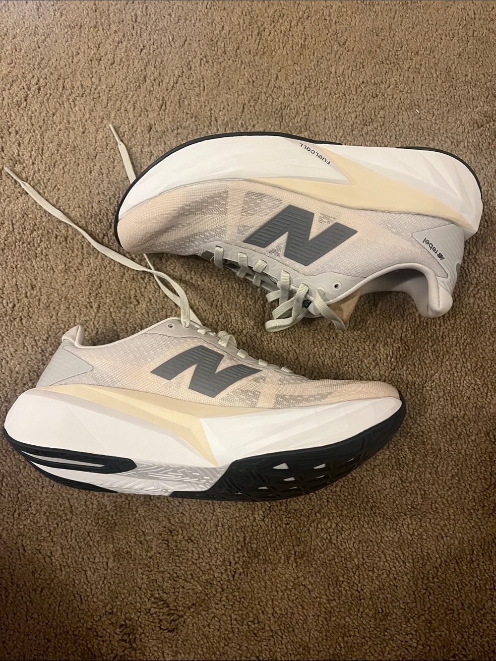 New Balance Fuel Cell Rebel v5, Women's sz 8.5